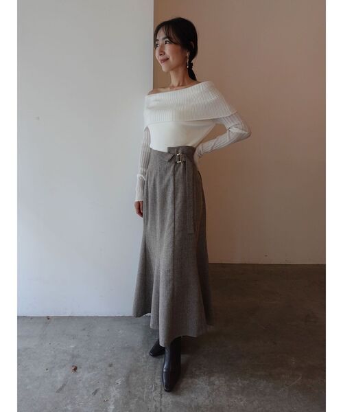 LAGUNAMOON(ラグナムーン)の「シアーオフショルニットプルオーバー(ニット/セーター・レディース・ブラック/クリーム/ホワイト・FREE)」の19枚目の写真