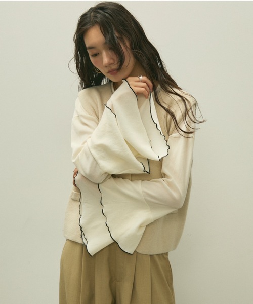 Lutim by u（ルチバイユー）の「Stretch velour flared sleeve top / ストレッチベロアフレアスリーブトップス（その他トップス・レディース・ベージュ/オフホワイト/ブラック・FREE）」の2枚目の写真
