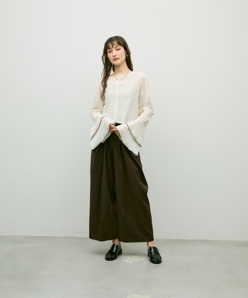 Lutim by u（ルチバイユー）の「Stretch velour flared sleeve top / ストレッチベロアフレアスリーブトップス（その他トップス・レディース・ベージュ/オフホワイト/ブラック・FREE）」の5枚目の写真