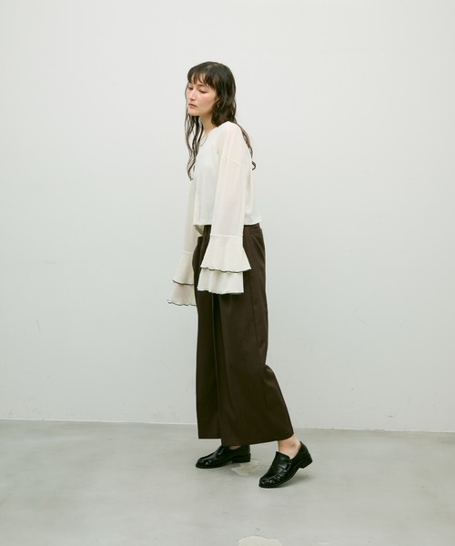 Lutim by u（ルチバイユー）の「Stretch velour flared sleeve top / ストレッチベロアフレアスリーブトップス（その他トップス・レディース・ベージュ/オフホワイト/ブラック・FREE）」の6枚目の写真