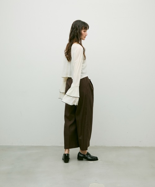 Lutim by u（ルチバイユー）の「Stretch velour flared sleeve top / ストレッチベロアフレアスリーブトップス（その他トップス・レディース・ベージュ/オフホワイト/ブラック・FREE）」の7枚目の写真