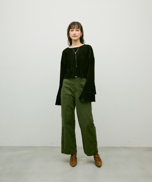 Lutim by u（ルチバイユー）の「Stretch velour flared sleeve top / ストレッチベロアフレアスリーブトップス（その他トップス・レディース・ベージュ/オフホワイト/ブラック・FREE）」の21枚目の写真