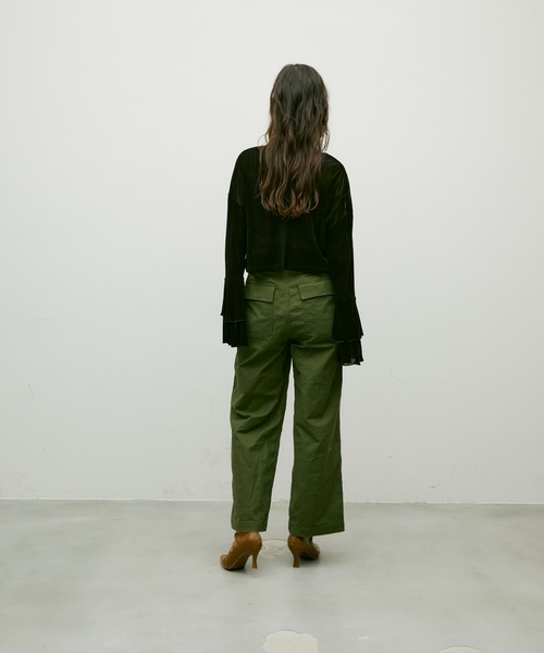 Lutim by u（ルチバイユー）の「Stretch velour flared sleeve top / ストレッチベロアフレアスリーブトップス（その他トップス・レディース・ベージュ/オフホワイト/ブラック・FREE）」の22枚目の写真
