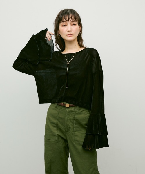 Lutim by u（ルチバイユー）の「Stretch velour flared sleeve top / ストレッチベロアフレアスリーブトップス（その他トップス・レディース・ベージュ/オフホワイト/ブラック・FREE）」の17枚目の写真