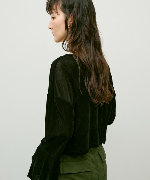 Lutim by u（ルチバイユー）の「Stretch velour flared sleeve top / ストレッチベロアフレアスリーブトップス（その他トップス・レディース・ベージュ/オフホワイト/ブラック・FREE）」の19枚目の写真