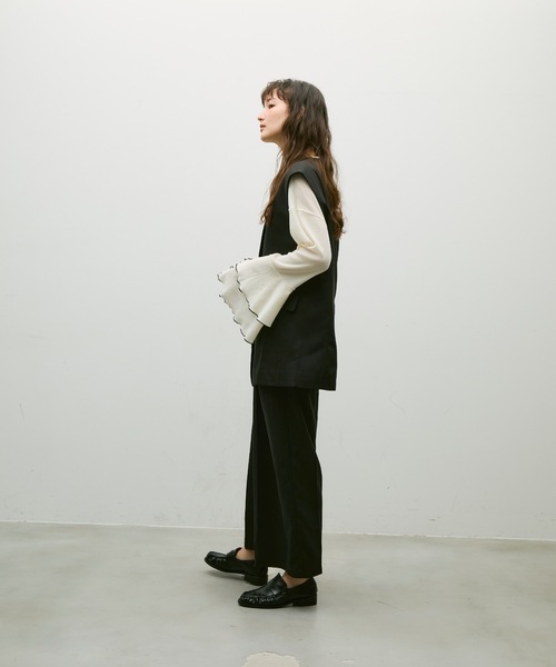 Lutim by u（ルチバイユー）の「Stretch velour flared sleeve top / ストレッチベロアフレアスリーブトップス（その他トップス・レディース・ベージュ/オフホワイト/ブラック・FREE）」の10枚目の写真
