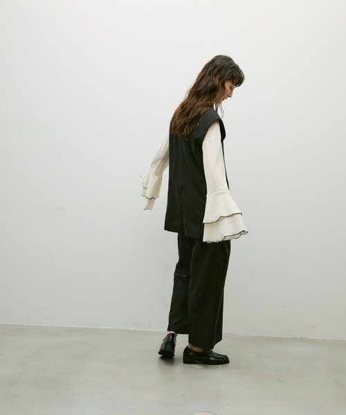 Lutim by u（ルチバイユー）の「Stretch velour flared sleeve top / ストレッチベロアフレアスリーブトップス（その他トップス・レディース・ベージュ/オフホワイト/ブラック・FREE）」の11枚目の写真