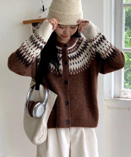 セール】【25秋冬新作】北欧風ジャカードカーディガン／あったかニット