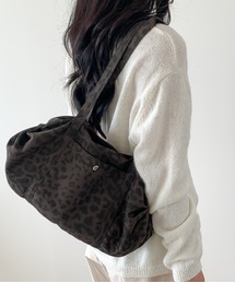 FINEnough（ファインナフ）の「ドット柄　ヒョウ柄カレッジショルダーバッグ/ペットボトル収納可能（ショルダーバッグ）」