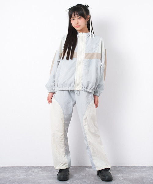 RiCO SUCRE（リコシュクレ）の「パイピングナイロンパンツ（その他パンツ・キッズ・ブラック/サックスブルー/グレイッシュベージュ・165/160/150/140/130）」の11枚目の写真