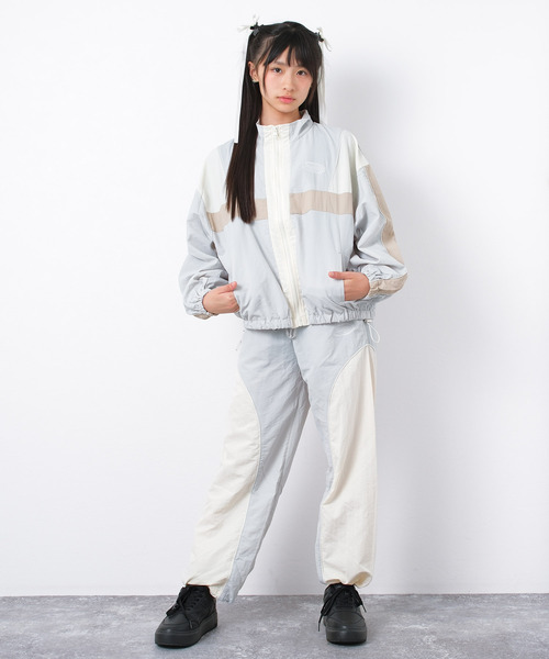 RiCO SUCRE（リコシュクレ）の「パイピングナイロンパンツ（その他パンツ・キッズ・ブラック/サックスブルー/グレイッシュベージュ・165/160/150/140/130）」の12枚目の写真