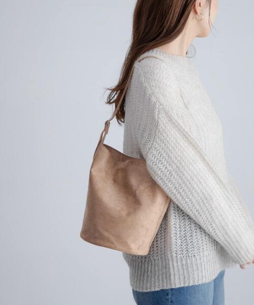 URBAN RESEARCH Sonny Label（アーバンリサーチサニーレーベル）の「フェイクスウェードバケットバッグ（ショルダーバッグ・レディース・ブラウン/ベージュ・ONE）」の2枚目の写真