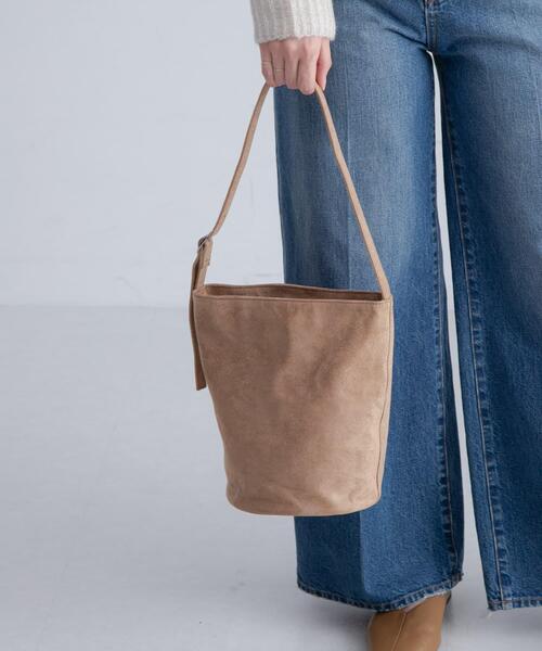 URBAN RESEARCH Sonny Label（アーバンリサーチサニーレーベル）の「フェイクスウェードバケットバッグ（ショルダーバッグ・レディース・ブラウン/ベージュ・ONE）」の4枚目の写真