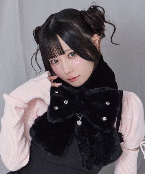 ロゴチャーム付きビジューリボンマフラー（マフラー）｜Honey Cinnamon