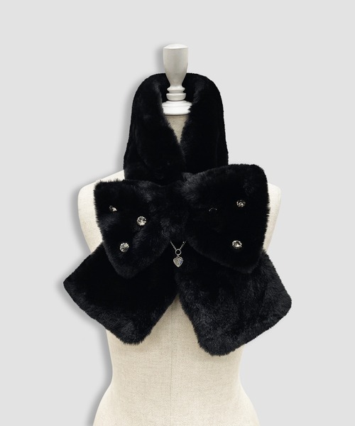 Honey Cinnamon（ハニーシナモン）の「ロゴチャーム付きビジューリボンマフラー（マフラー・レディース・ホワイト/ピンク/ブラック・FREE）」の5枚目の写真