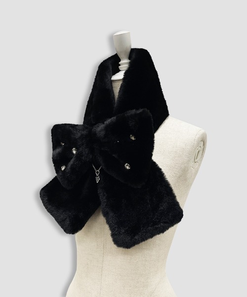 Honey Cinnamon（ハニーシナモン）の「ロゴチャーム付きビジューリボンマフラー（マフラー・レディース・ホワイト/ピンク/ブラック・FREE）」の6枚目の写真