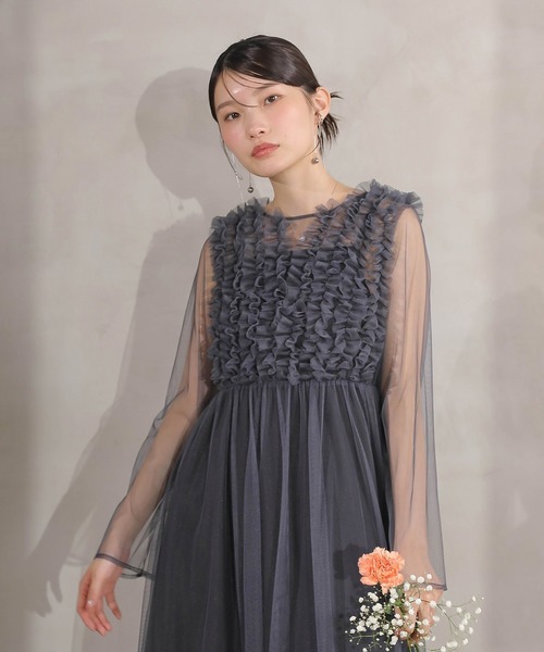 Kana（カナ）の「チュール ロング フリル Aライン ワンピース ドレス ２点セット パーティー 結婚式 お呼ばれ オケージョン（ドレス・レディース・ベージュ/チャコールグレー/バーガンディー・M）」の6枚目の写真