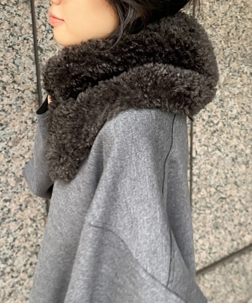 HELEN MOORE（ヘレンムーア）の「【HELEN MOORE/ヘレンムーア】アシンメトリーフェイクファースカーフ / マフラー（ストール/ショール・レディース・チャコールグレー・フリー）」の3枚目の写真