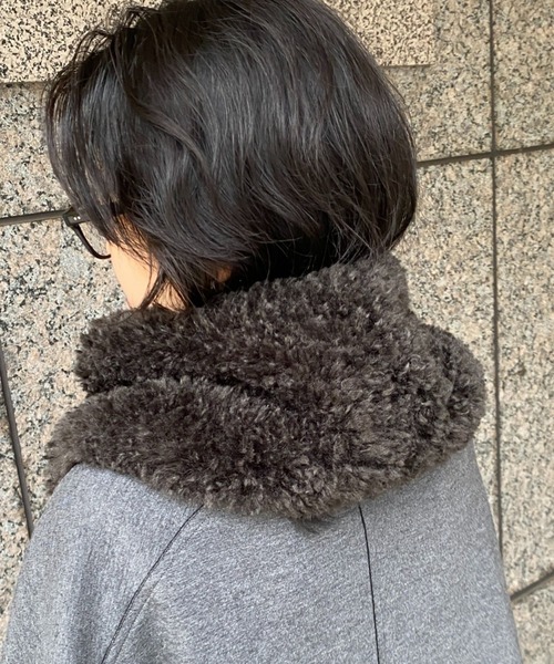 HELEN MOORE（ヘレンムーア）の「【HELEN MOORE/ヘレンムーア】アシンメトリーフェイクファースカーフ / マフラー（ストール/ショール・レディース・チャコールグレー・フリー）」の4枚目の写真
