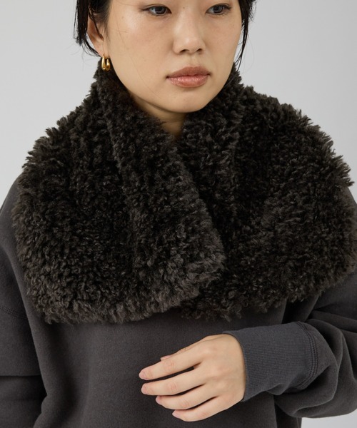 HELEN MOORE（ヘレンムーア）の「【HELEN MOORE/ヘレンムーア】アシンメトリーフェイクファースカーフ / マフラー（ストール/ショール・レディース・チャコールグレー・フリー）」の7枚目の写真