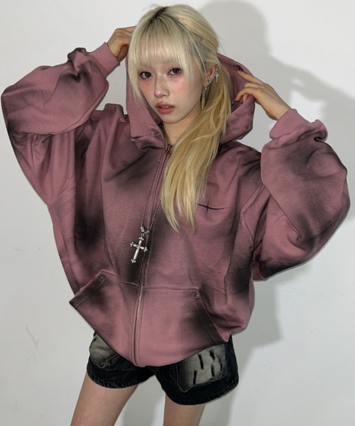 ARULE(アルール)の「A'GEM/9 × .kom 『ARULE/アルール』Spray Zip Hoodie/スプレージップアップパーカー(パーカー・レディース・ピンク/ブラック/グレー・FREE)」の4枚目の写真