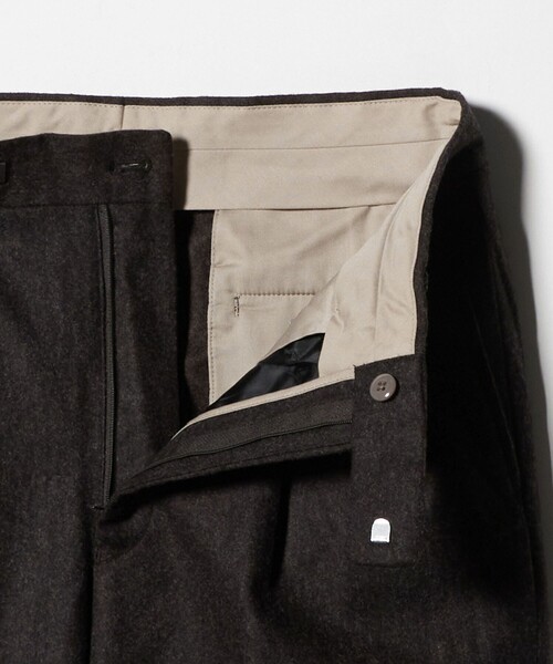 green label relaxing(グリーンレーベルリラクシング)の「DC W/N 2プリーツ ワイド スラックス(スラックス・メンズ・ダークブラウン/ダークグレー・S/L/XL/M)」の22枚目の写真