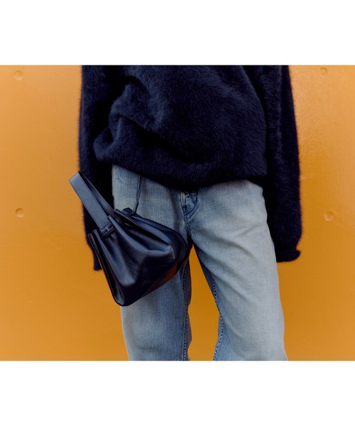 ONE.(ワンドット)の「【ONE. /ワンドット】/ One-handle leather handbag / 撥水レザー(ハンドバッグ・レディース・ブラック・FREE)」の2枚目の写真