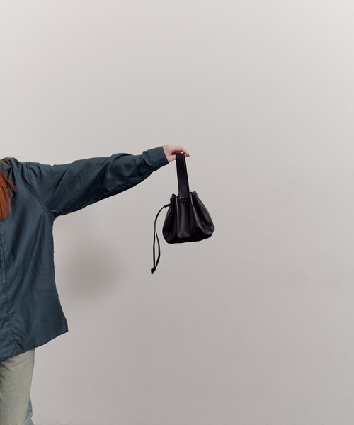 ONE.(ワンドット)の「【ONE. /ワンドット】/ One-handle leather handbag / 撥水レザー(ハンドバッグ・レディース・ブラック・FREE)」の4枚目の写真