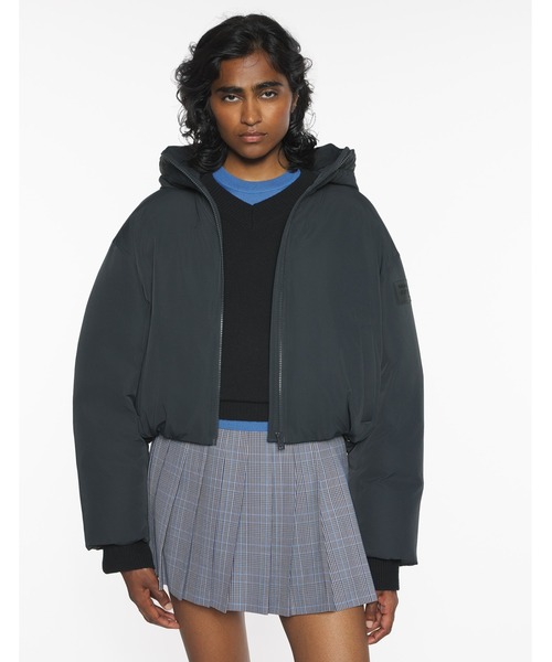 Maison Kitsune(メゾンキツネ)の「HOODED PUFFER(ブルゾン・レディース・ライトベージュ/ブラック・XS/S/M/L)」の7枚目の写真