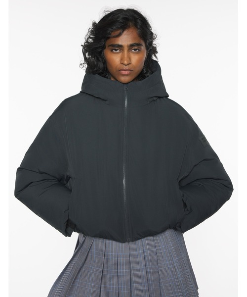 Maison Kitsune(メゾンキツネ)の「HOODED PUFFER(ブルゾン・レディース・ライトベージュ/ブラック・XS/S/M/L)」の8枚目の写真