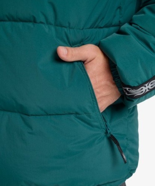 Quiksilver（クイックシルバー）の「PUFF THE DRAGON/クイックシルバースキースノボードウェア(エコダウンブルゾン・ジャケット)（ダウンジャケット/コート・メンズ・グリーン・SMALL/MEDIUM/LARGE/X-LARGE）」の8枚目の写真
