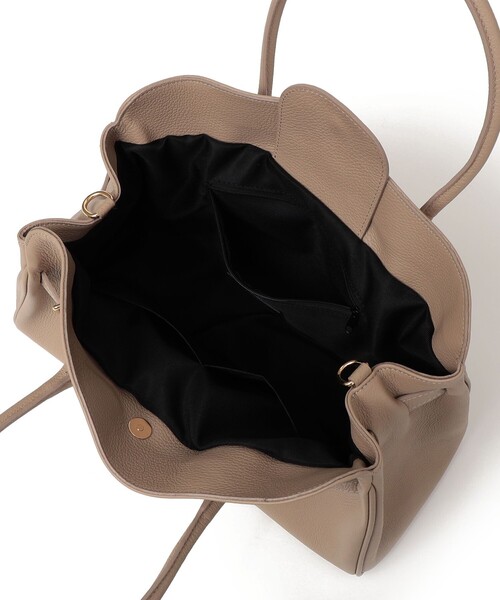 MILOS(ミロス)の「【SHIPS別注】MILOS: 金具付き ベルト トート M(トートバッグ・レディース・ブラック/ナチュラル・ONE SIZE)」の3枚目の写真