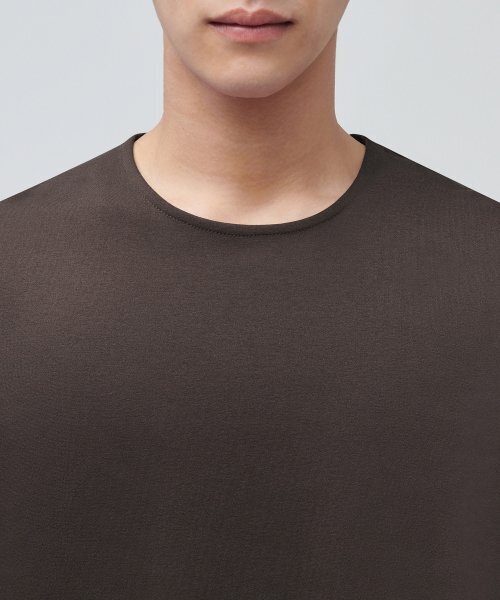MUSINSA STANDARD（ムシンサスタンダード）の「フォンテクルーネック長袖Tシャツ[ダークブラウン]（Tシャツ/カットソー・メンズ・その他・SMALL/MEDIUM/LARGE/X-LARGE/XX-LARGE）」の3枚目の写真