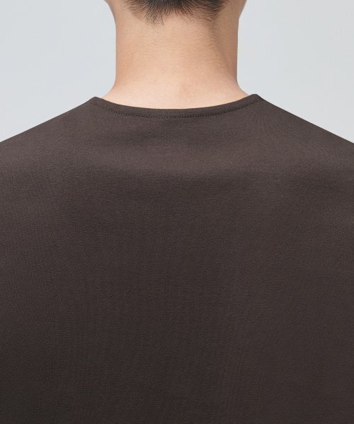 MUSINSA STANDARD（ムシンサスタンダード）の「フォンテクルーネック長袖Tシャツ[ダークブラウン]（Tシャツ/カットソー・メンズ・その他・SMALL/MEDIUM/LARGE/X-LARGE/XX-LARGE）」の4枚目の写真