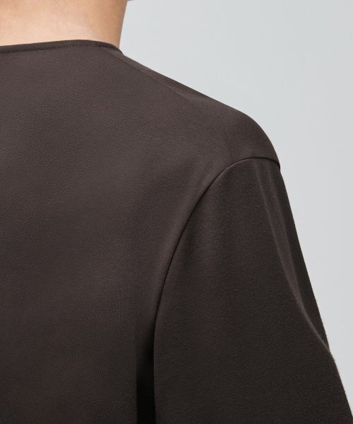 MUSINSA STANDARD（ムシンサスタンダード）の「フォンテクルーネック長袖Tシャツ[ダークブラウン]（Tシャツ/カットソー・メンズ・その他・SMALL/MEDIUM/LARGE/X-LARGE/XX-LARGE）」の5枚目の写真