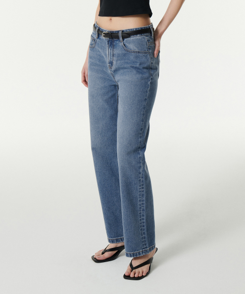 MUSINSA STANDARD WOMAN（ムシンサスタンダードウーマン）の「ウィメンズリニアストレートデニムパンツ[ミディアムインディゴ]（デニムパンツ・レディース・その他・30/24/25/26/27/28/29）」の2枚目の写真