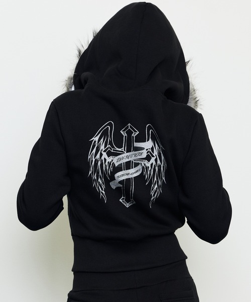 luvistrue ファー付きブラックパーカー EV FUR CROP HOOD ZIPUP（パーカー）｜LUVISTRUE（ラヴイズトゥルー