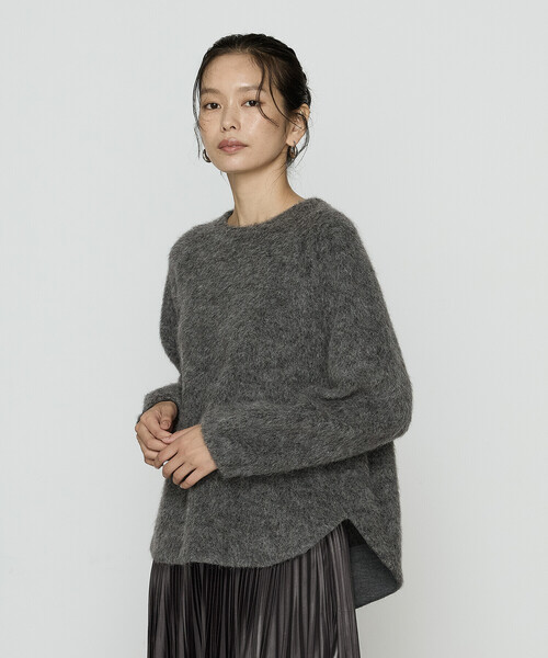 K.T KIYOKO TAKASE(キヨコタカセ)の「アルパカ混 ラグランスリーブプルオーバー(Tシャツ/カットソー・レディース・ライトグレー/チャコール/ピンク/サックスブルー・7号/9号)」の6枚目の写真