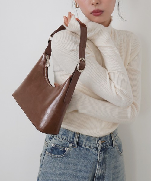 LIAN（リアン）の「ラウンドミニホーボーバッグ（ショルダーバッグ・レディース・ブラウン/アイボリー/ブラック・FREE）」の3枚目の写真