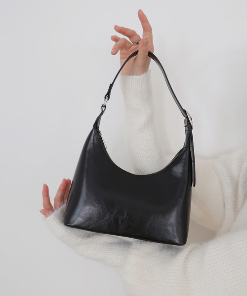 LIAN（リアン）の「ラウンドミニホーボーバッグ（ショルダーバッグ・レディース・ブラウン/アイボリー/ブラック・FREE）」の4枚目の写真