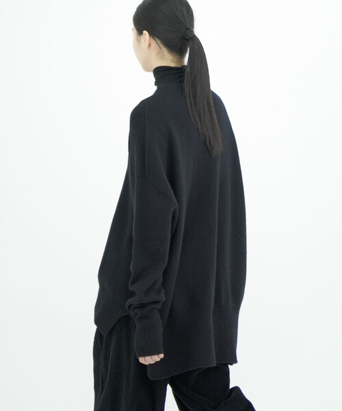 Bshop（ビショップ）の「eunoia | ルーズフィット クルーネックニットプルオーバー WOMEN（ニット/セーター・レディース・クリーム/ブラック・ONE）」の14枚目の写真