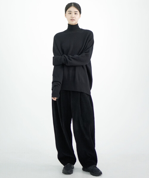 Bshop（ビショップ）の「eunoia | ルーズフィット クルーネックニットプルオーバー WOMEN（ニット/セーター・レディース・クリーム/ブラック・ONE）」の12枚目の写真