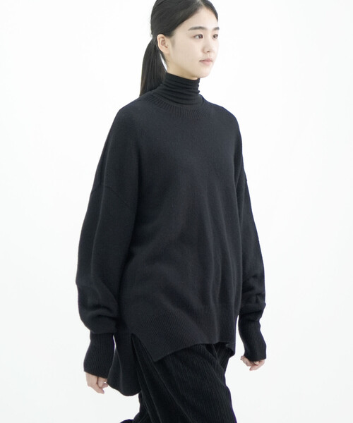 Bshop（ビショップ）の「eunoia | ルーズフィット クルーネックニットプルオーバー WOMEN（ニット/セーター・レディース・クリーム/ブラック・ONE）」の13枚目の写真