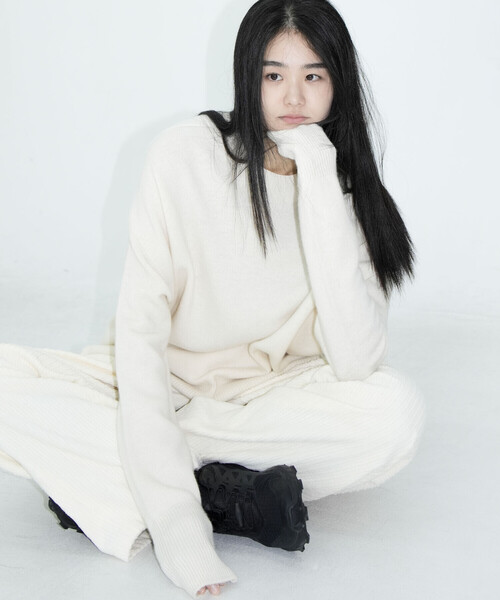 Bshop（ビショップ）の「eunoia | ルーズフィット クルーネックニットプルオーバー WOMEN（ニット/セーター・レディース・クリーム/ブラック・ONE）」の16枚目の写真