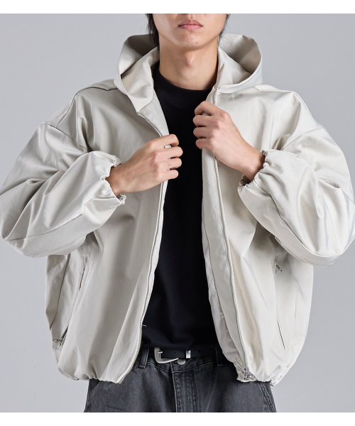 BUTTON SEOUL(ボタンソウル)の「グロシーテクスチャーツーウェイバンディングシボリフードブルゾン(ホワイト)(その他アウター・メンズ・その他・MEDIUM/LARGE/X-LARGE)」の5枚目の写真