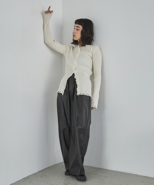 feepur(フェピュール)の「【TALLサイズあり】フェイクレザーコクーンイージーパンツ(その他パンツ・レディース・ブラック・SMALL/MEDIUM/TALL)」の3枚目の写真