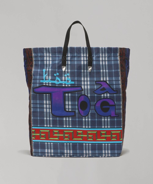 TOGA PULLA（トーガ　プルラ）の「TOGA PULLA Print tote bag TZ252-AG936（ショルダーバッグ・レディース・グレー/ブルー・ONE SIZE）」の2枚目の写真