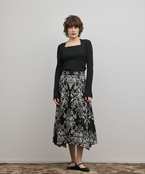 GRACE CONTINENTAL（グレースコンチネンタル）の「オーナメントジャガードハンカチヘムスカート（スカート・レディース・ラベンダー/ピンク/ブラック・36/38）」の2枚目の写真