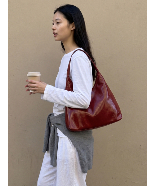 PHOENIX ORIGIN(フェニックス オリジン)の「Large Wax Leather Shoulder Bag - RED(ショルダーバッグ・レディース・その他・FREE)」の2枚目の写真