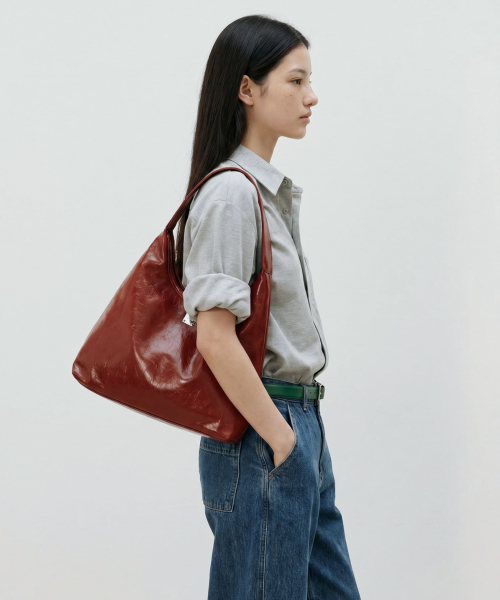 PHOENIX ORIGIN(フェニックス オリジン)の「Large Wax Leather Shoulder Bag - RED(ショルダーバッグ・レディース・その他・FREE)」の7枚目の写真